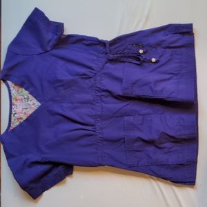 Scrubs koi size small top